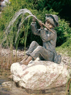 Bronzefigur Hans Auf Rosario Findling (Art.Nr. 88122.1)