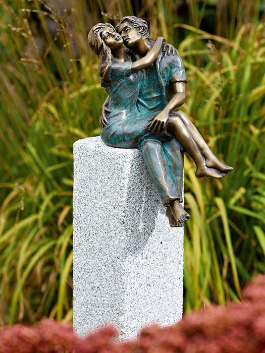 Bronzefigur Junges Glück Auf Granitstele (Art.Nr.88598) 3 Bronzefigur Junges Glück Auf Granitstele (Art.Nr.88598)